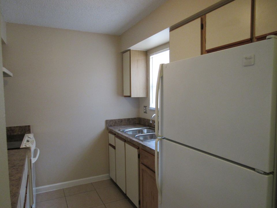 For Rent: $2,050 (2 beds, 2 baths, 1226 Square Feet)