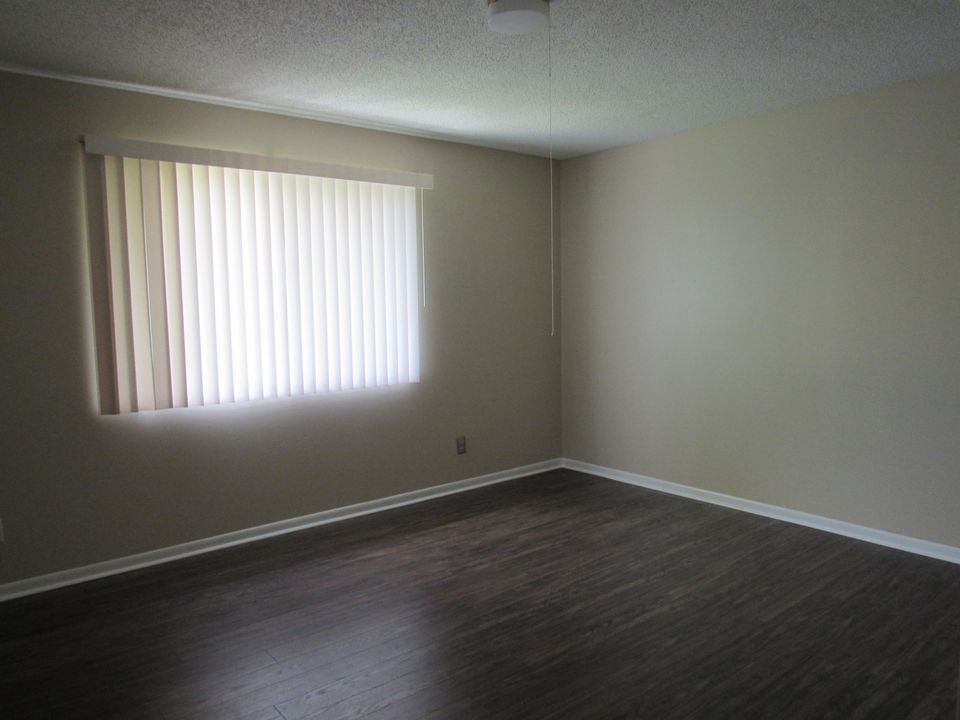 For Rent: $2,050 (2 beds, 2 baths, 1226 Square Feet)