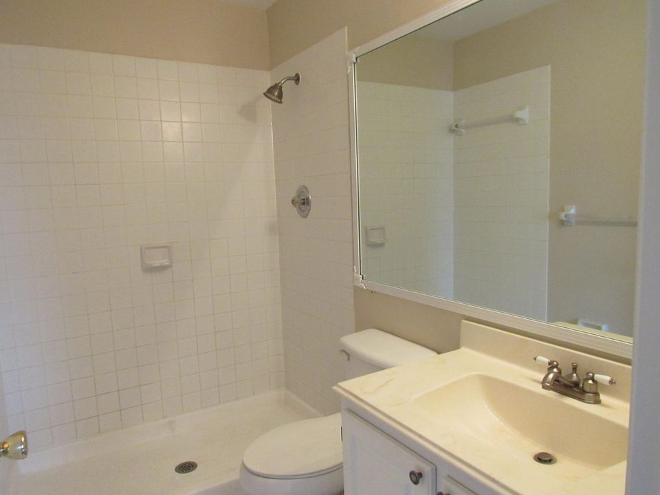 For Rent: $2,050 (2 beds, 2 baths, 1226 Square Feet)