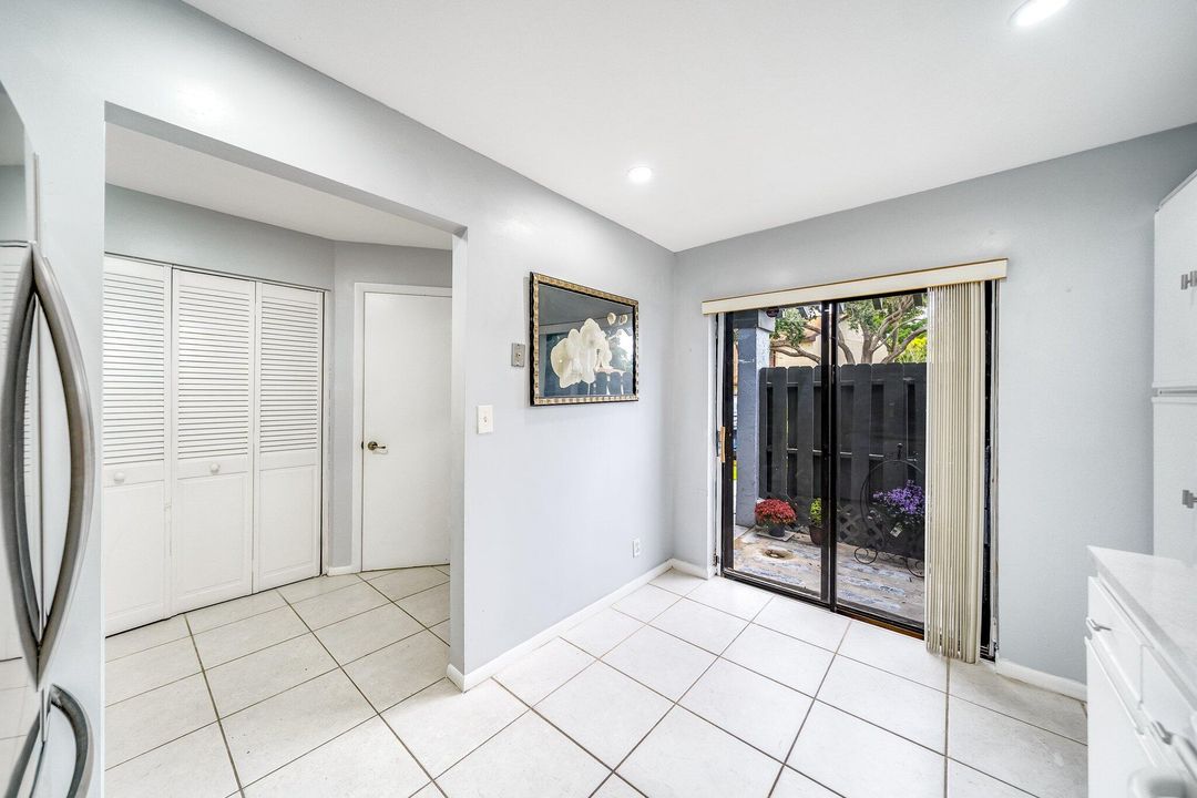 For Sale: $310,000 (2 beds, 2 baths, 1236 Square Feet)