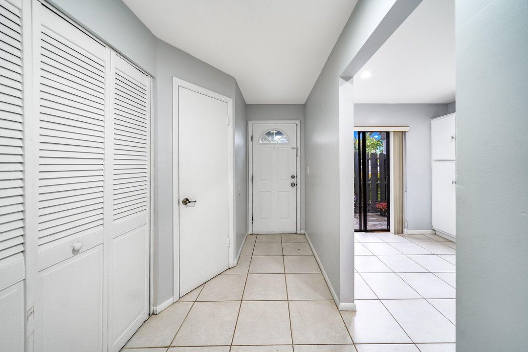 For Sale: $310,000 (2 beds, 2 baths, 1236 Square Feet)