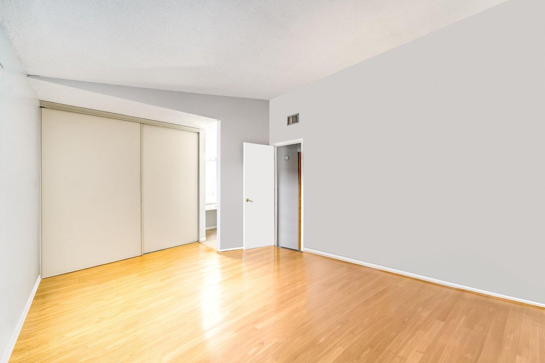 For Sale: $310,000 (2 beds, 2 baths, 1236 Square Feet)