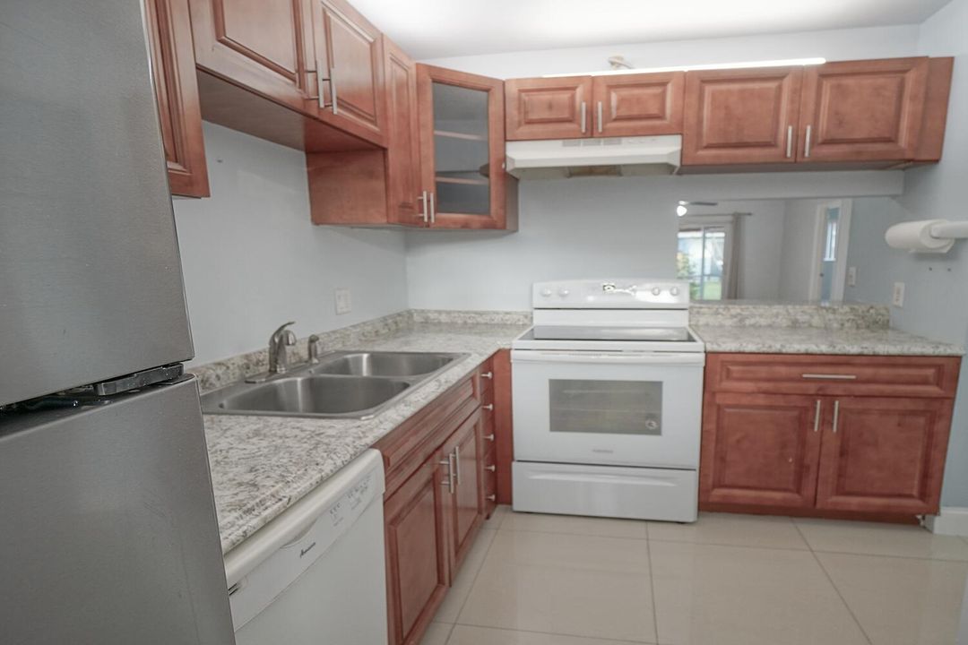 For Rent: $2,500 (2 beds, 2 baths, 1081 Square Feet)