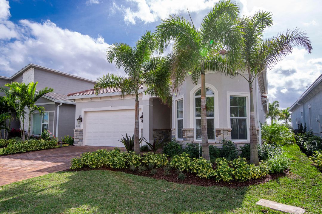 For Sale: $1,100,000 (3 beds, 2 baths, 2603 Square Feet)