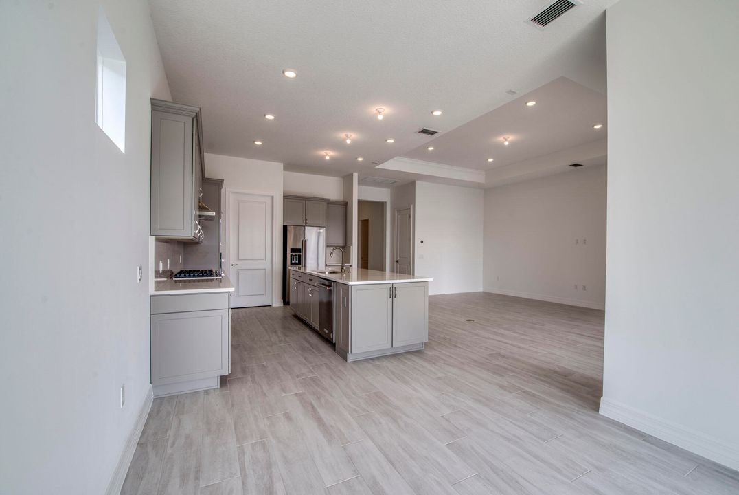 For Sale: $1,100,000 (3 beds, 2 baths, 2603 Square Feet)