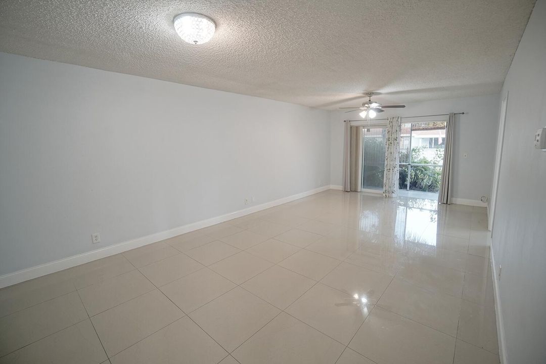 For Rent: $2,500 (2 beds, 2 baths, 1081 Square Feet)