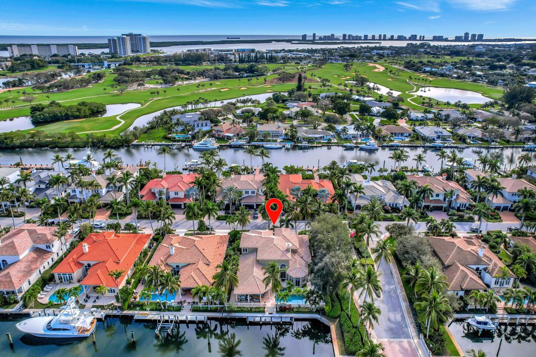 For Sale: $4,995,000 (4 beds, 4 baths, 4800 Square Feet)