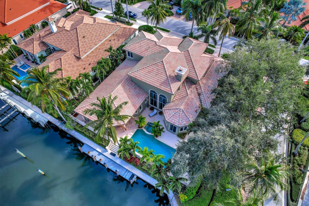 For Sale: $4,995,000 (4 beds, 4 baths, 4800 Square Feet)