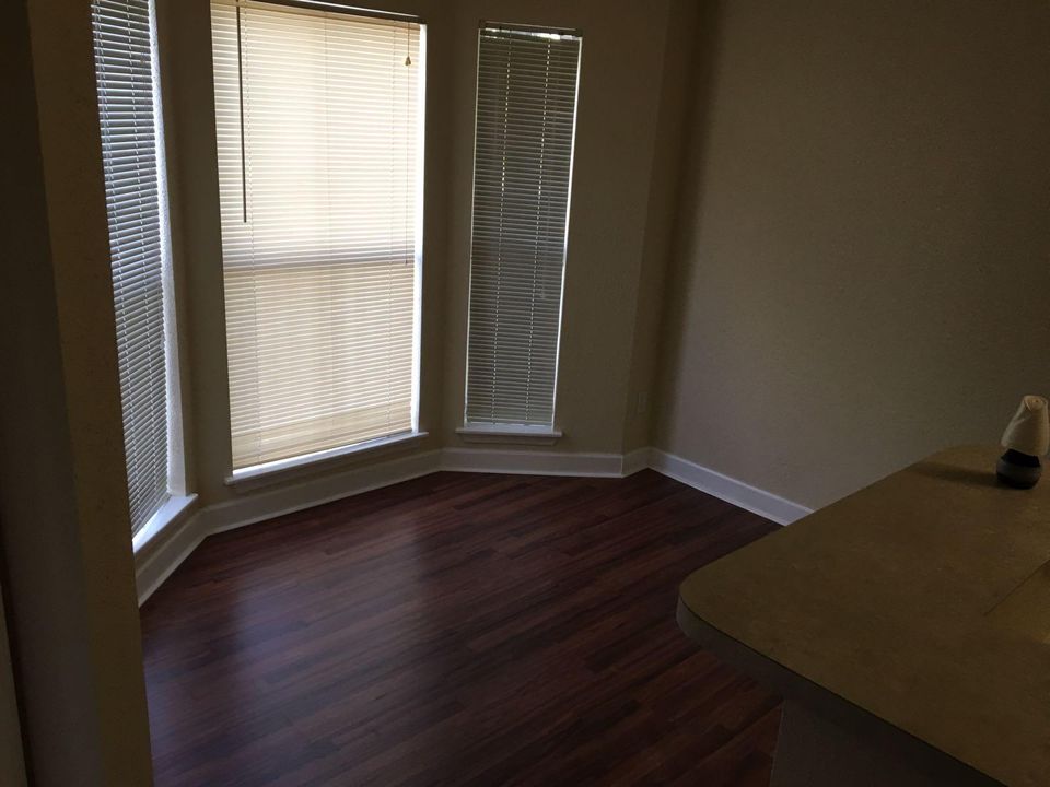 For Rent: $1,750 (1 beds, 1 baths, 950 Square Feet)