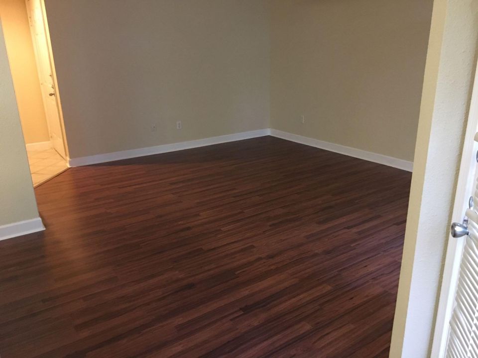 For Rent: $1,750 (1 beds, 1 baths, 950 Square Feet)