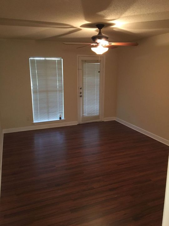 For Rent: $1,750 (1 beds, 1 baths, 950 Square Feet)