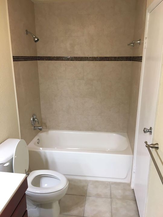 For Rent: $1,750 (1 beds, 1 baths, 950 Square Feet)