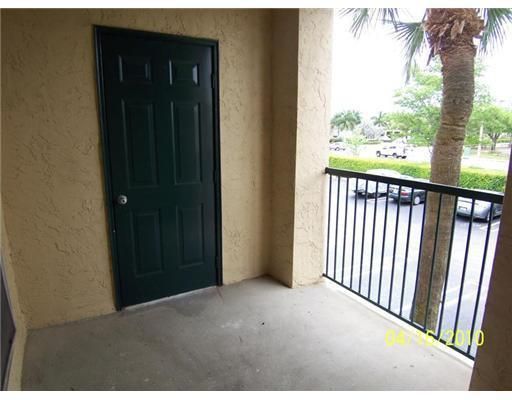 For Rent: $1,750 (1 beds, 1 baths, 950 Square Feet)