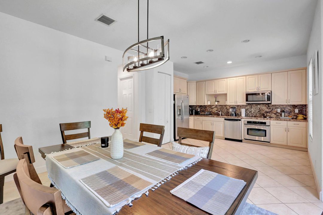 For Sale: $439,000 (3 beds, 2 baths, 1913 Square Feet)