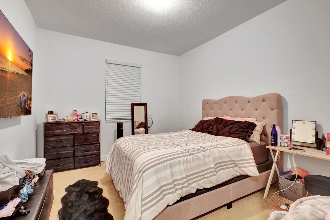 For Sale: $439,000 (3 beds, 2 baths, 1913 Square Feet)