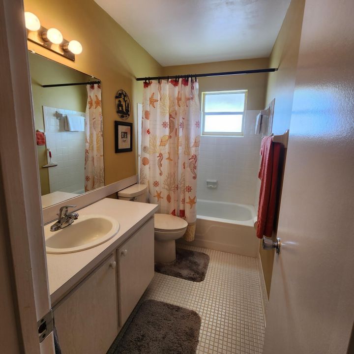 For Sale: $149,000 (2 beds, 2 baths, 860 Square Feet)