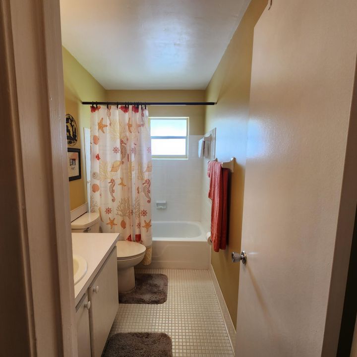 For Sale: $149,000 (2 beds, 2 baths, 860 Square Feet)