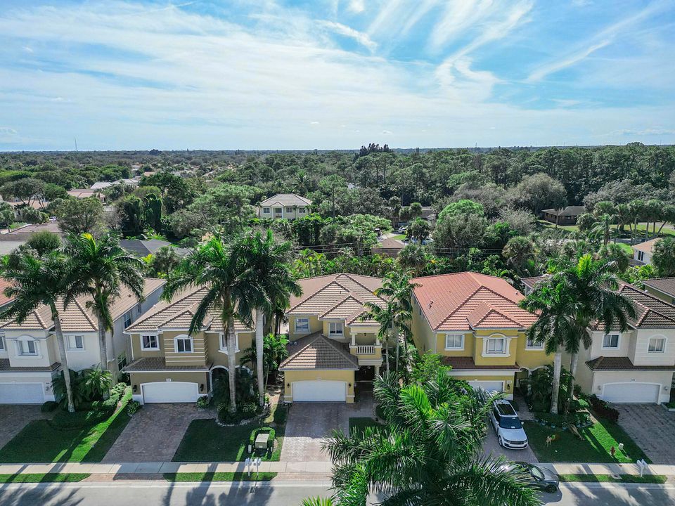 For Sale: $652,000 (4 beds, 2 baths, 2630 Square Feet)