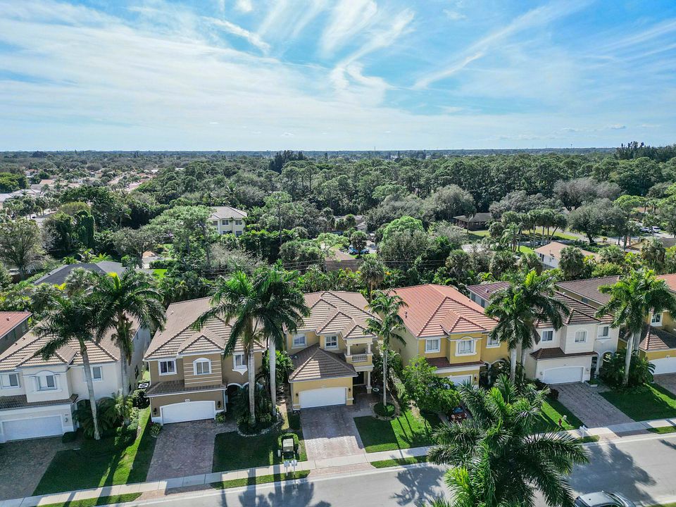 For Sale: $652,000 (4 beds, 2 baths, 2630 Square Feet)