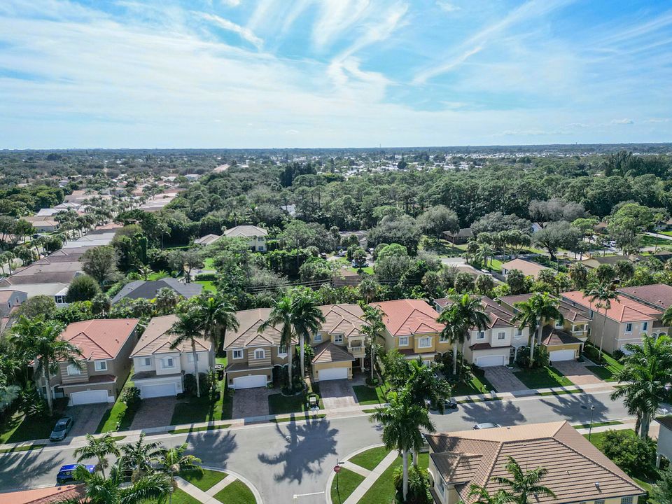 For Sale: $652,000 (4 beds, 2 baths, 2630 Square Feet)