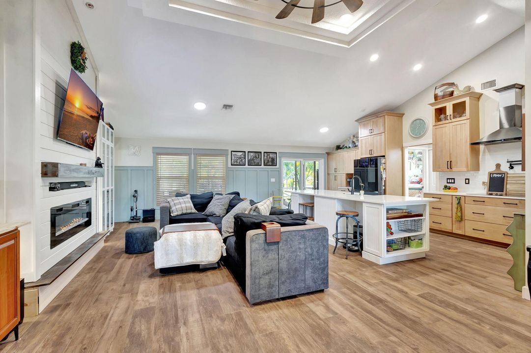 For Sale: $689,000 (3 beds, 2 baths, 1761 Square Feet)