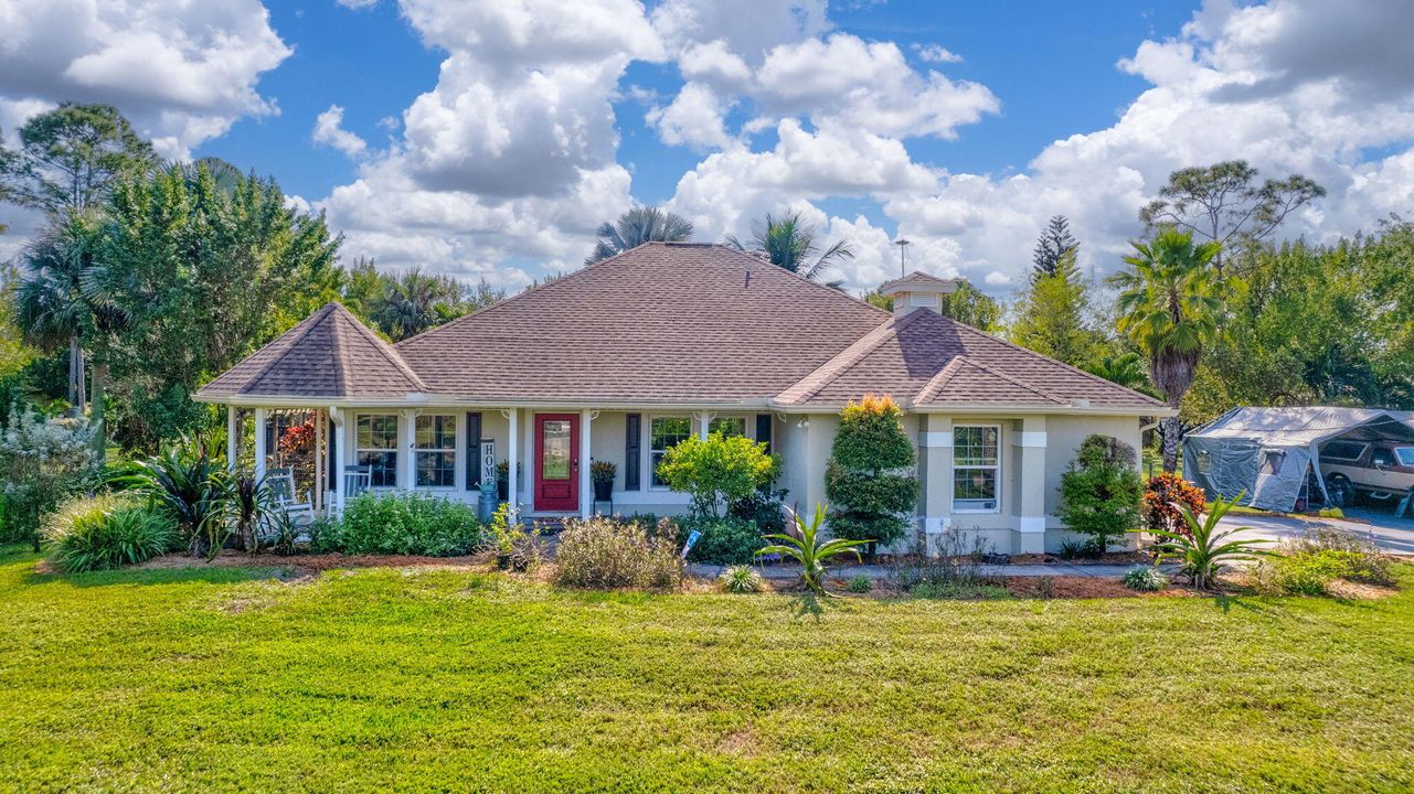 For Sale: $689,000 (3 beds, 2 baths, 1761 Square Feet)