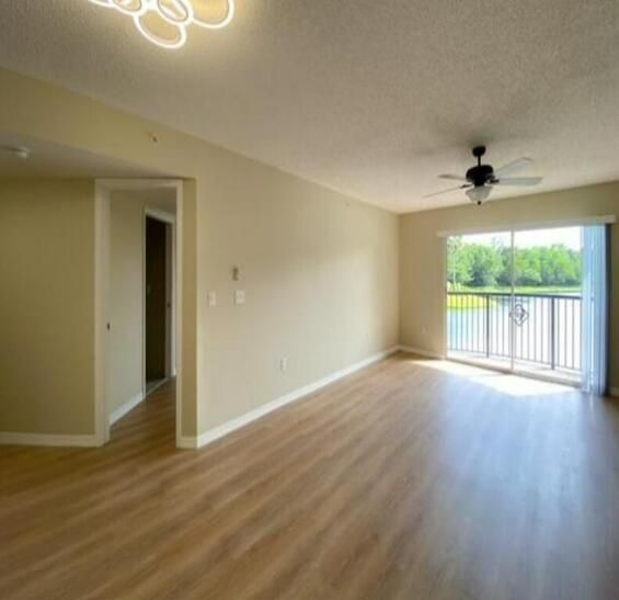 For Rent: $2,450 (2 beds, 2 baths, 1107 Square Feet)