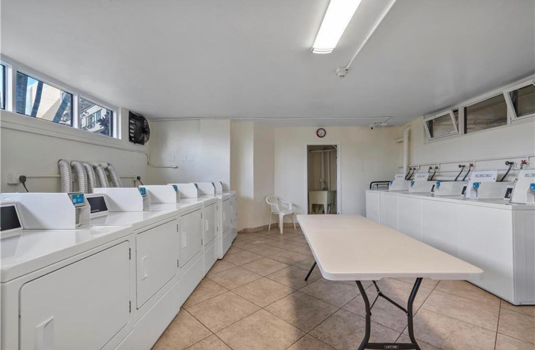 For Sale: $349,000 (2 beds, 2 baths, 1281 Square Feet)