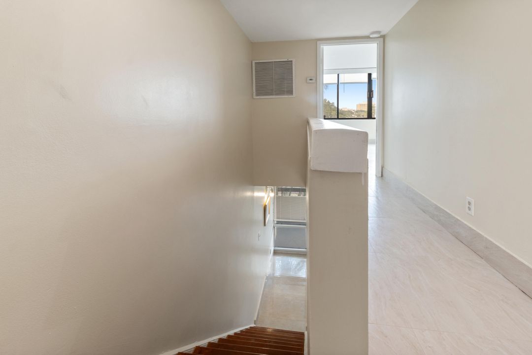 For Sale: $349,000 (2 beds, 2 baths, 1281 Square Feet)