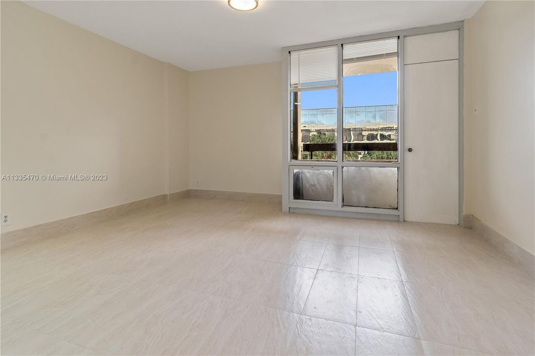 For Sale: $349,000 (2 beds, 2 baths, 1281 Square Feet)