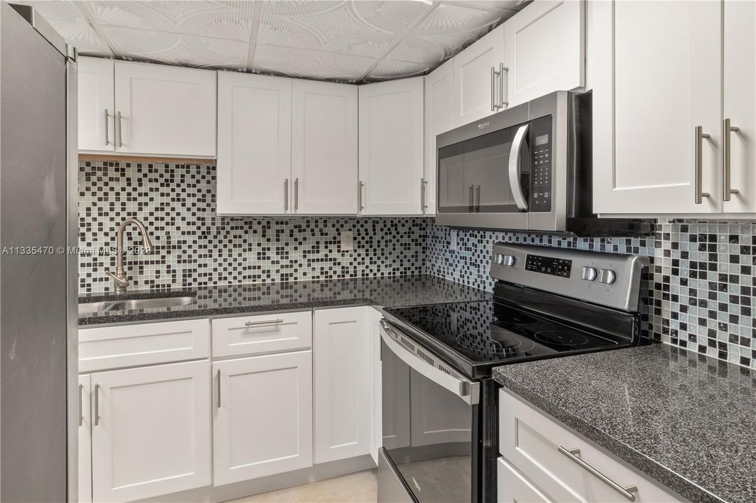 For Sale: $349,000 (2 beds, 2 baths, 1281 Square Feet)