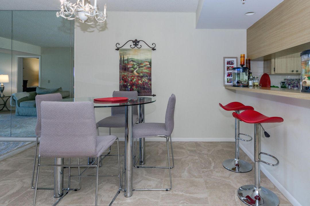 For Sale: $465,000 (2 beds, 2 baths, 1385 Square Feet)