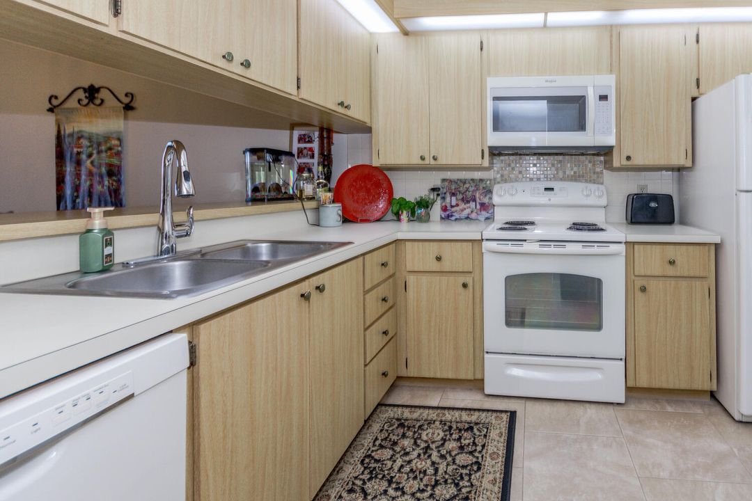 For Sale: $465,000 (2 beds, 2 baths, 1385 Square Feet)