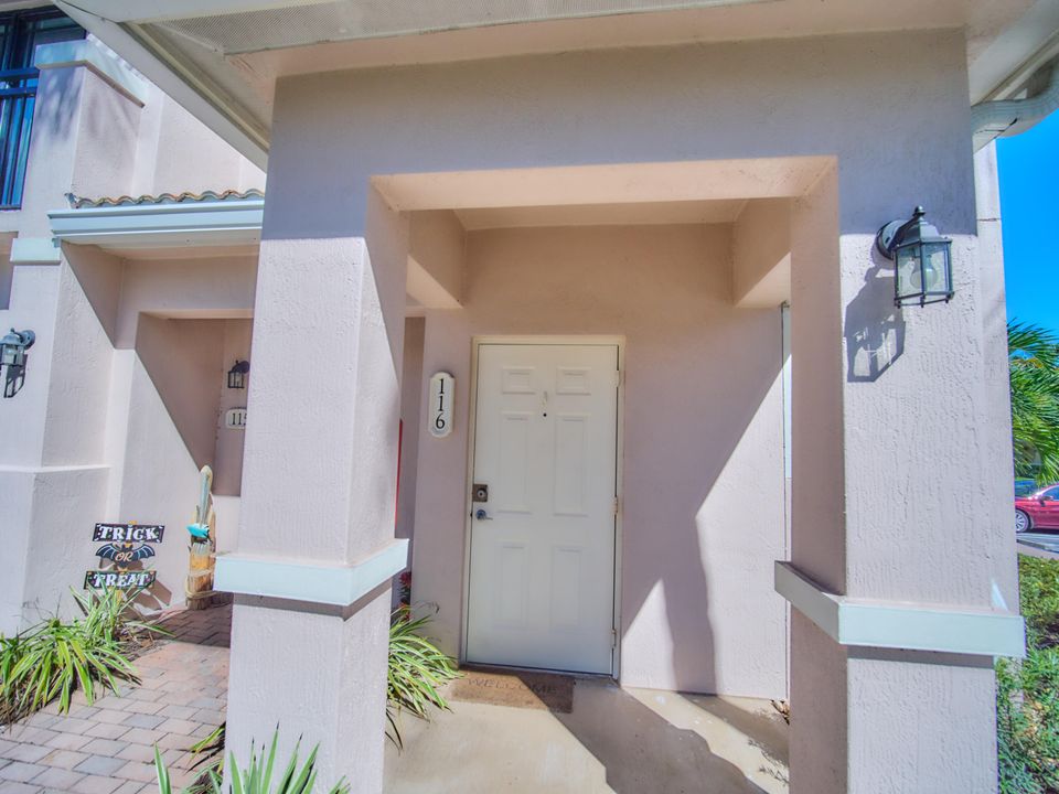 For Rent: $2,900 (3 beds, 2 baths, 1361 Square Feet)