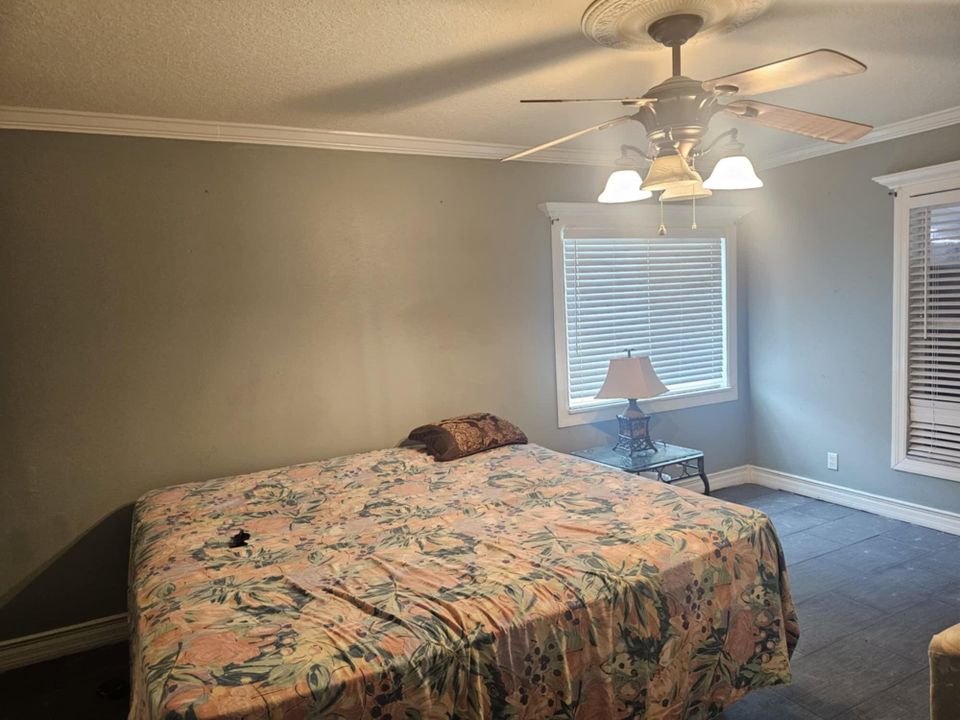 For Rent: $2,000 (2 beds, 1 baths, 1300 Square Feet)