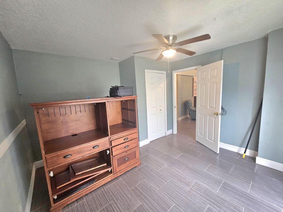 For Rent: $2,000 (2 beds, 1 baths, 1300 Square Feet)