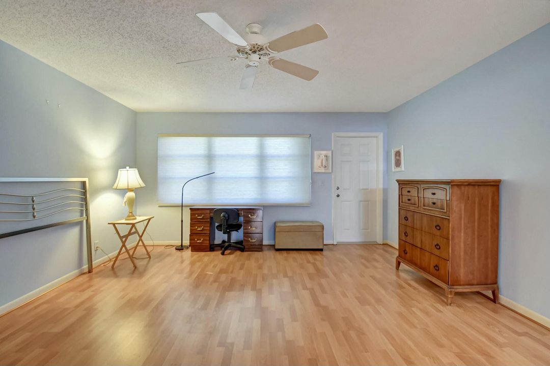 For Sale: $130,000 (1 beds, 2 baths, 1068 Square Feet)