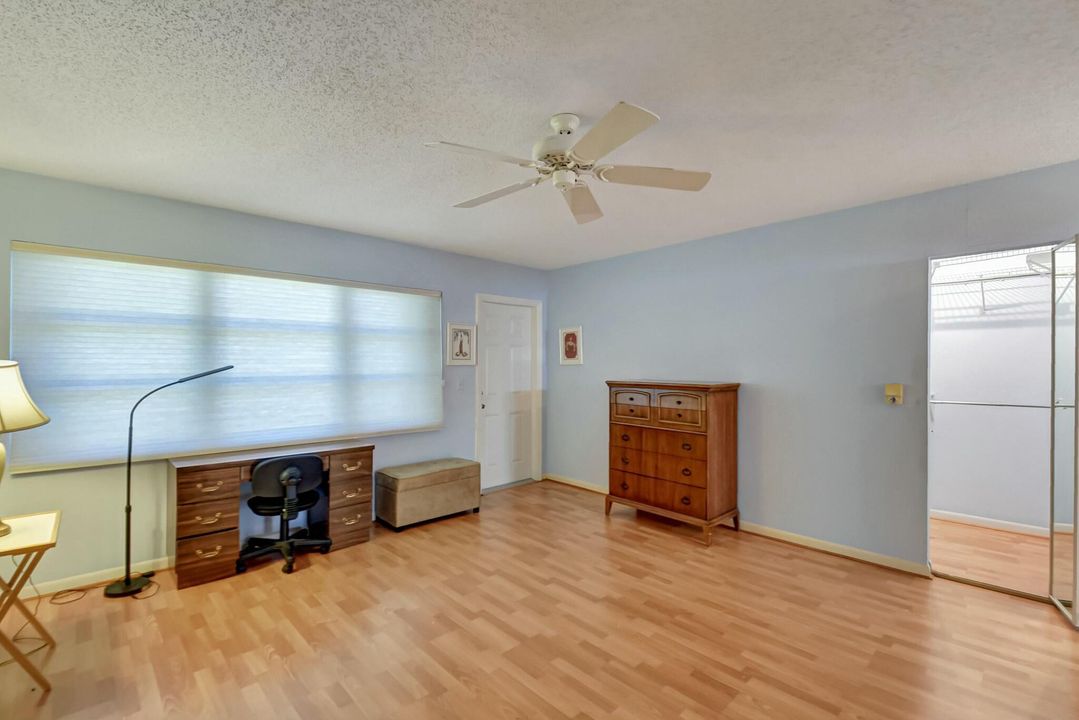 For Sale: $130,000 (1 beds, 2 baths, 1068 Square Feet)