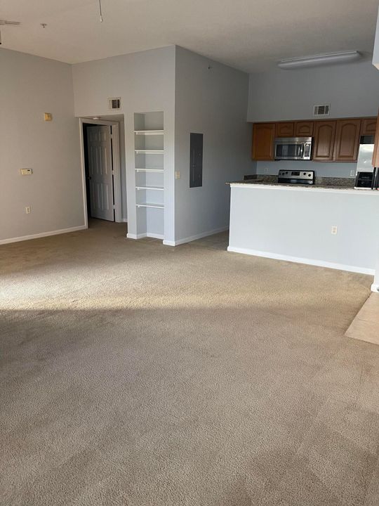 For Rent: $1,675 (1 beds, 1 baths, 868 Square Feet)