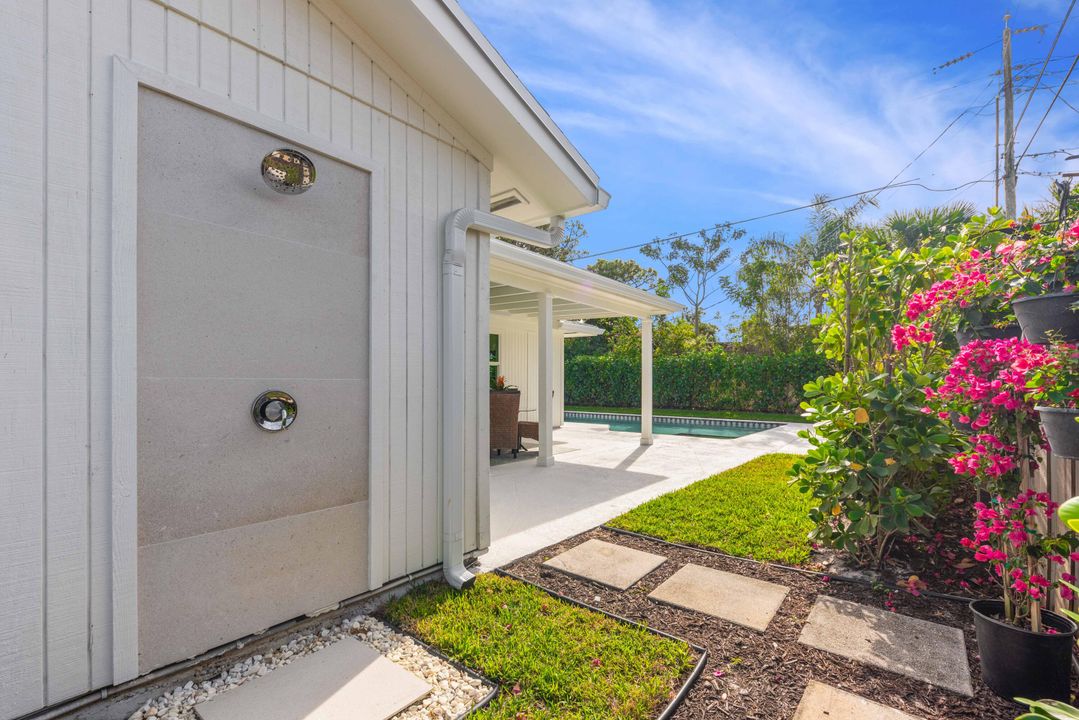 For Sale: $1,050,000 (3 beds, 2 baths, 2090 Square Feet)