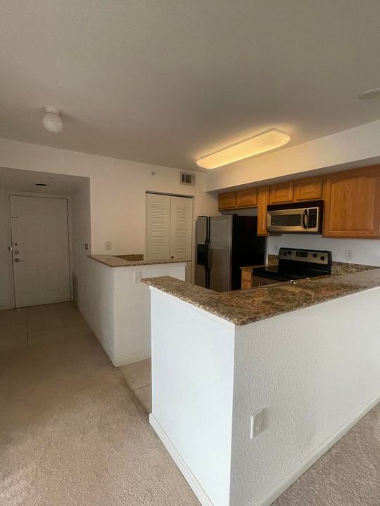 For Rent: $1,900 (2 beds, 2 baths, 1033 Square Feet)