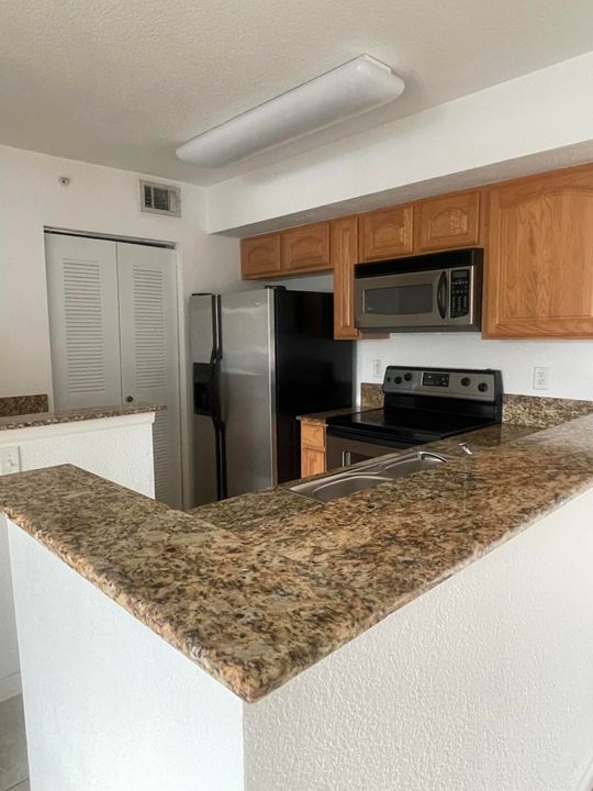 For Rent: $1,900 (2 beds, 2 baths, 1033 Square Feet)