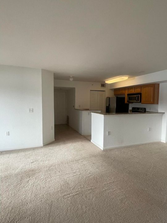 For Rent: $1,900 (2 beds, 2 baths, 1033 Square Feet)