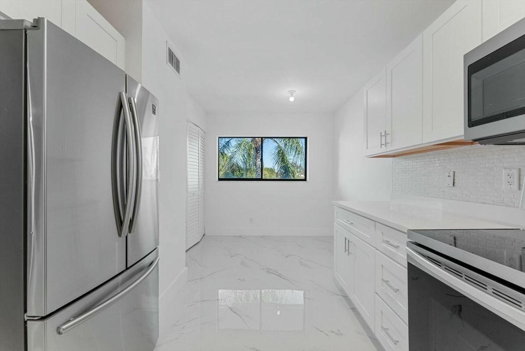 For Sale: $249,500 (2 beds, 2 baths, 1348 Square Feet)