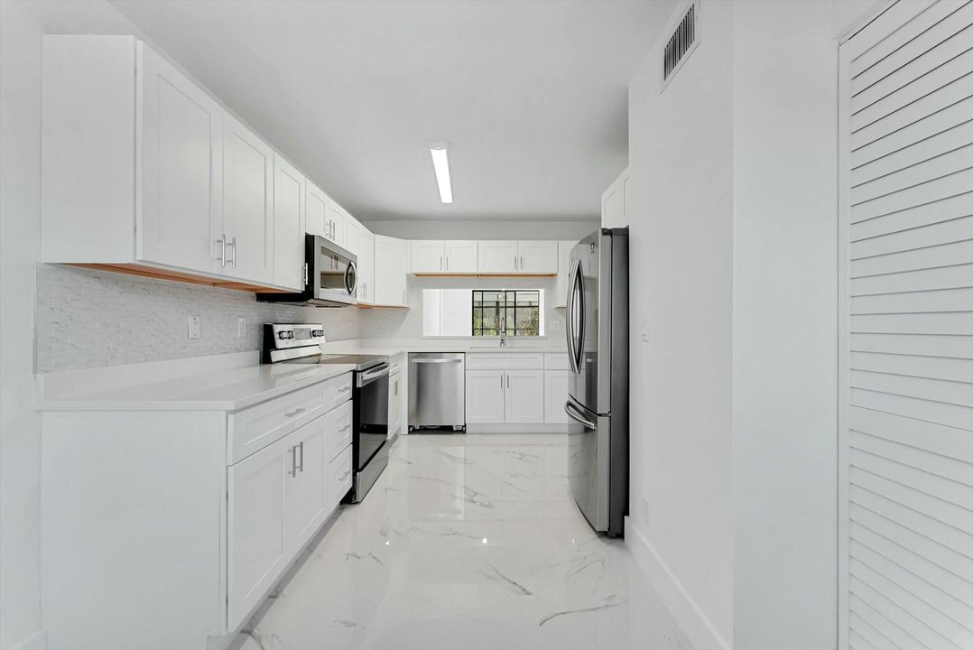 For Sale: $249,500 (2 beds, 2 baths, 1348 Square Feet)