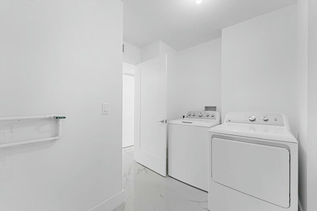 For Sale: $249,500 (2 beds, 2 baths, 1348 Square Feet)