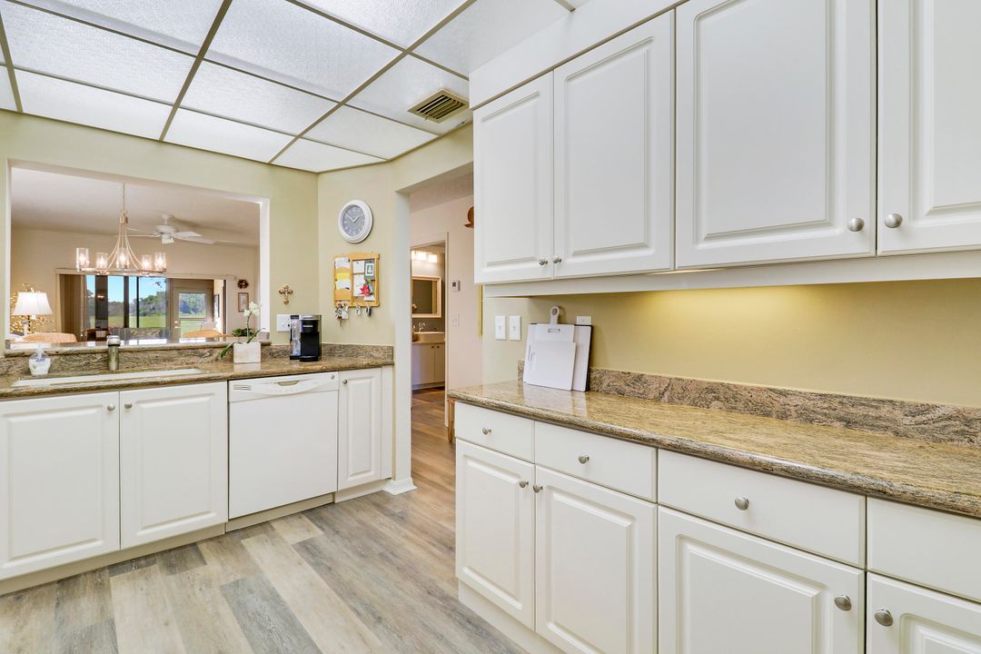 For Sale: $284,000 (2 beds, 2 baths, 1224 Square Feet)