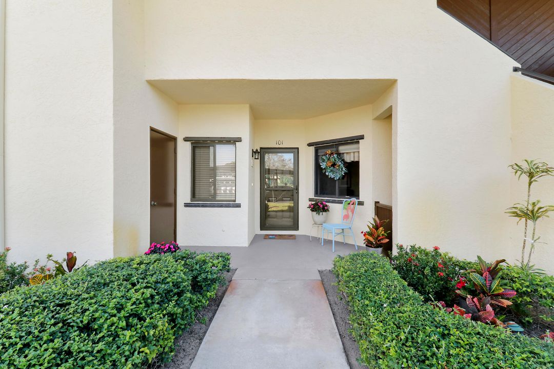 For Sale: $284,000 (2 beds, 2 baths, 1224 Square Feet)