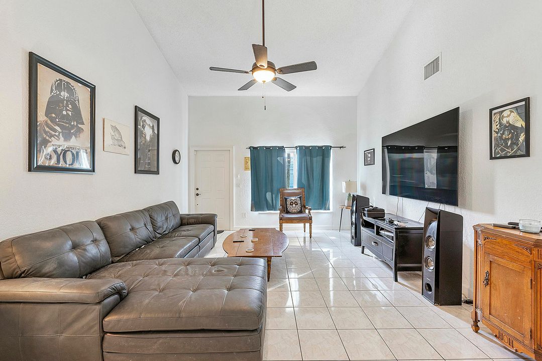 For Sale: $499,900 (3 beds, 2 baths, 1340 Square Feet)