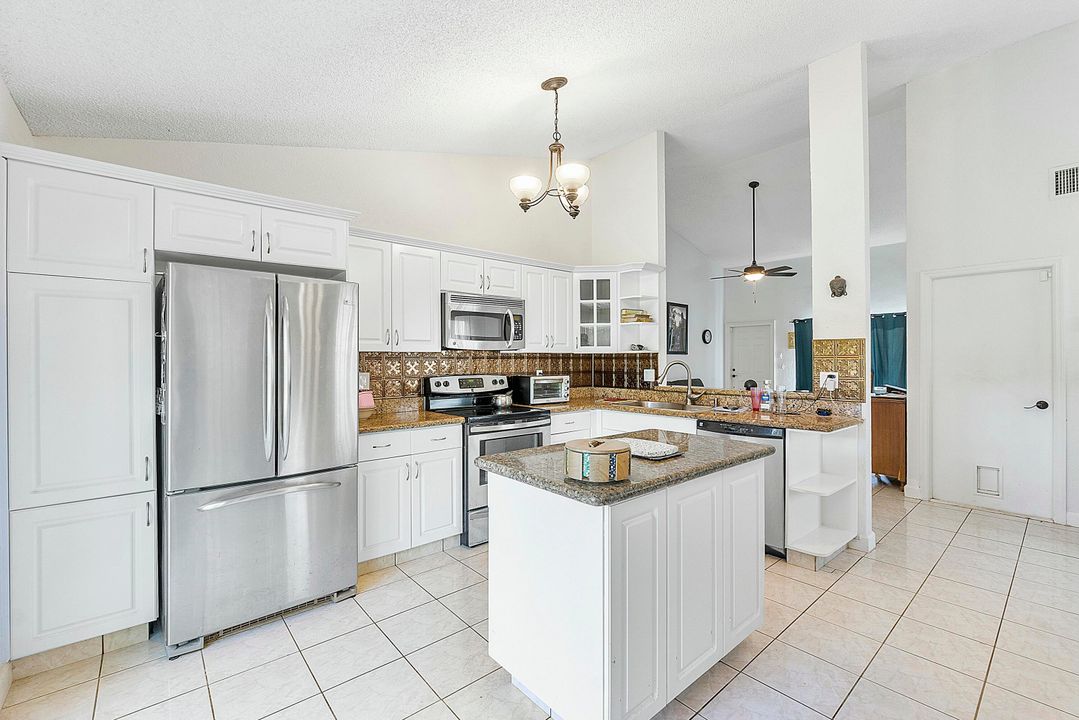 For Sale: $499,900 (3 beds, 2 baths, 1340 Square Feet)